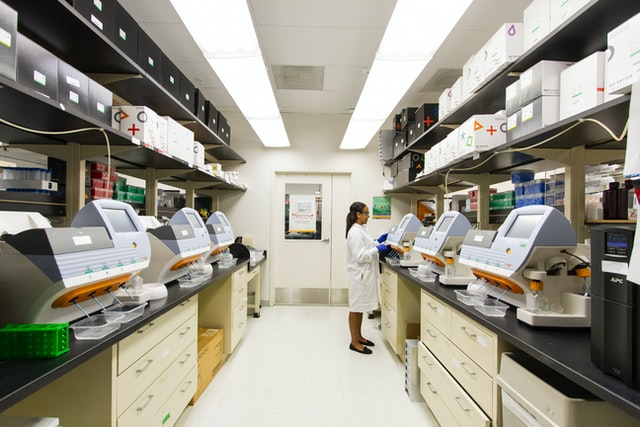 Image of DNA sequencing in a lab