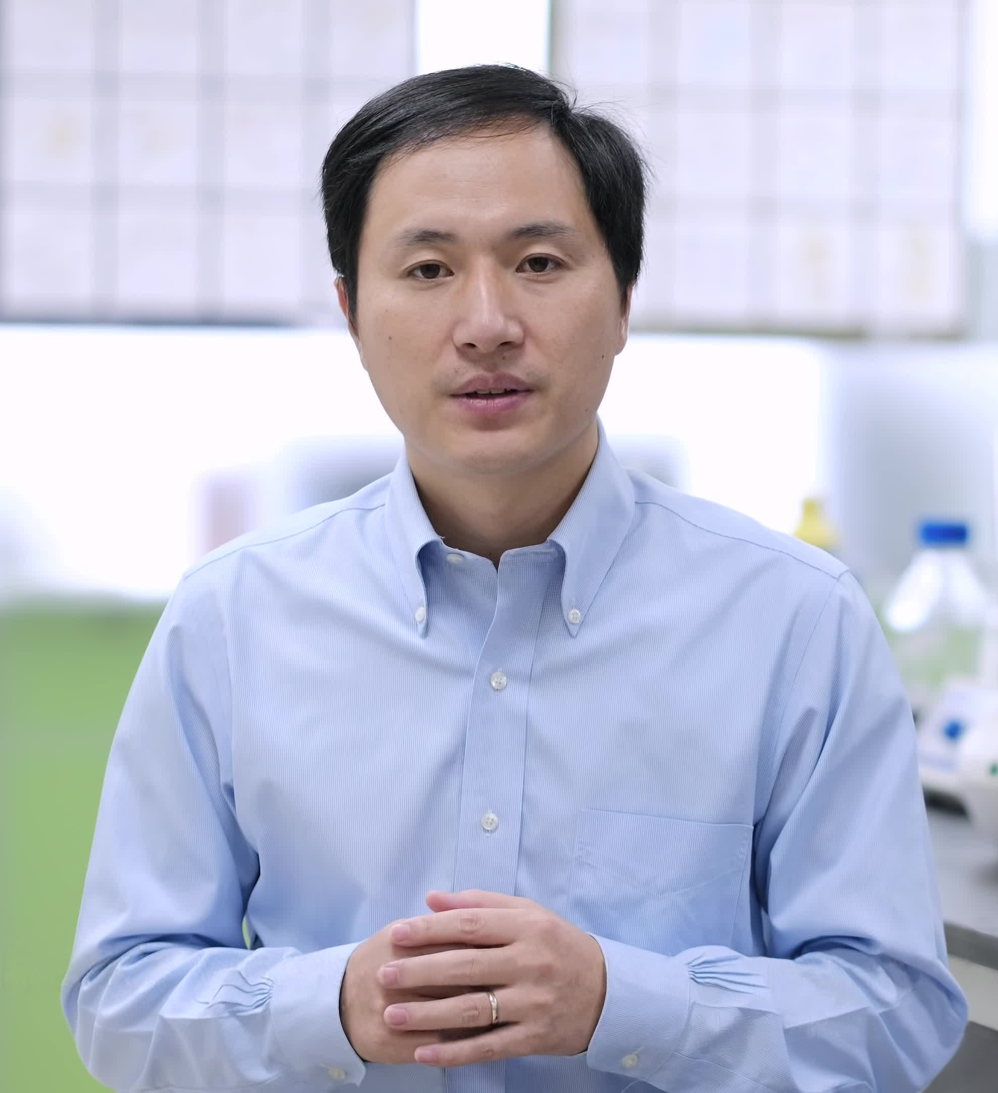 Photo of He Jiankui, a Chinese man with black hair wearing a blue shirt