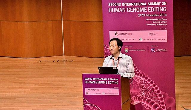 He Jiankui delivering a speech